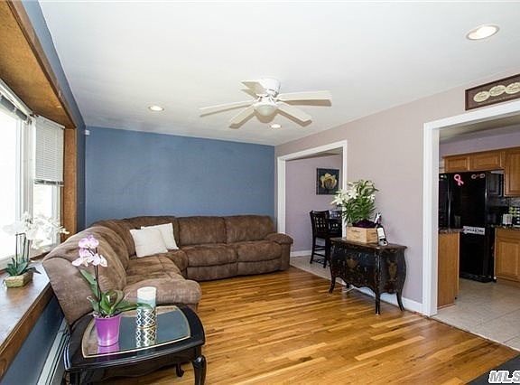 2nd image of 16 Noble St