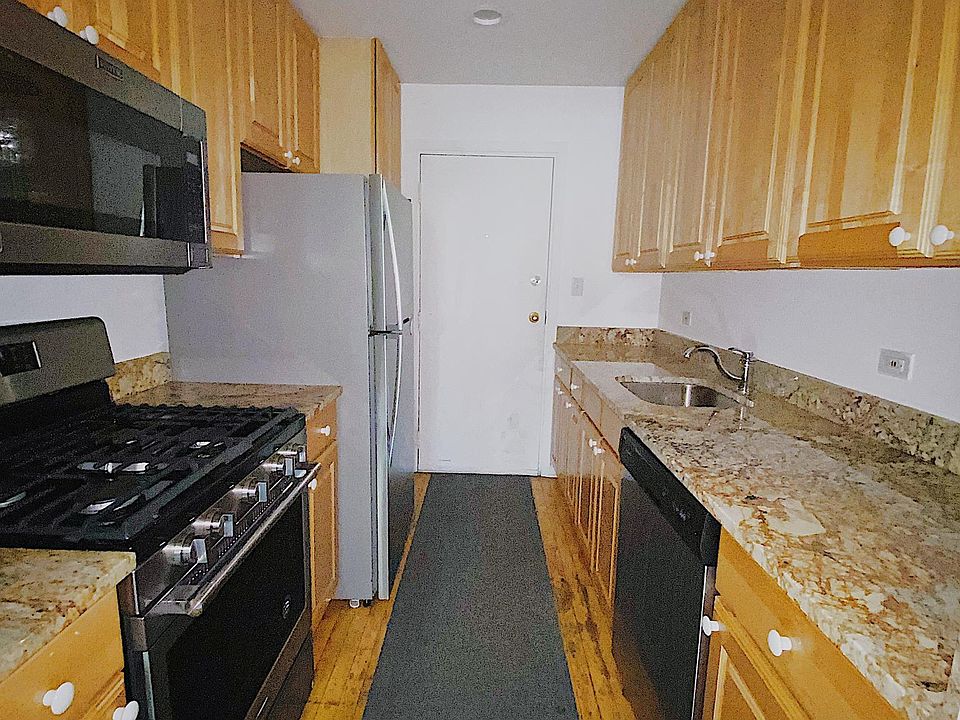 1st image of 691 W Wrightwood Ave #3W
