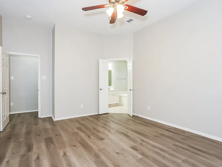 4617 Seneca Dr — Photo 12