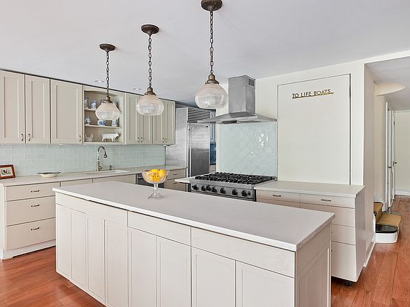 5th image of 237 E 48th St #1