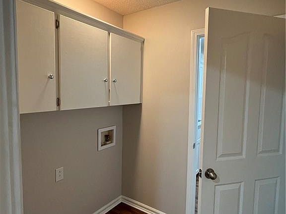 4th image of 465 Oak St