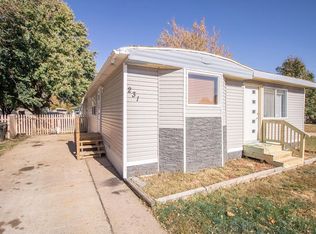 231 E Lawn Ct, Kearney, NE 68847
