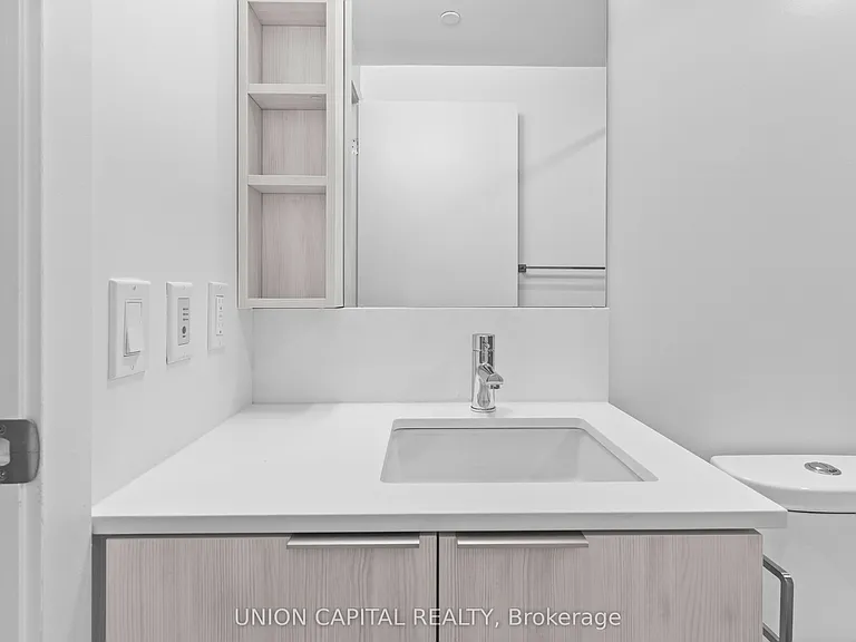 8 Wellesley St W #1007 — Photo 16