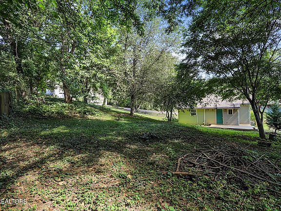 5th image of 2226 Bernhurst Dr