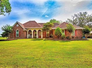 225 Turning Bayou Trl, Angleton, TX 77515