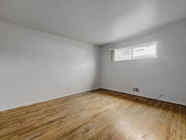 221 S Holly St — Photo 7