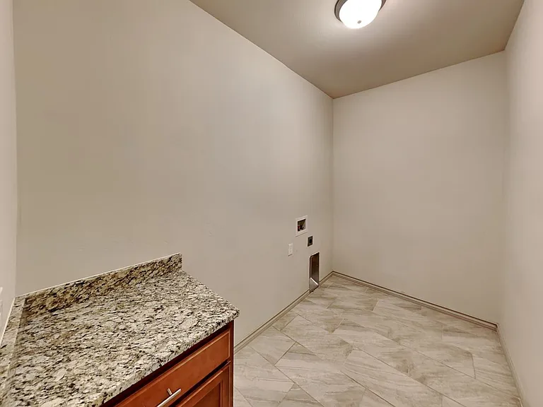 9416 NW 91st Cir — Photo 19
