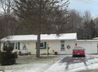 8238 Leecrest Blvd, Onekama, MI 49675