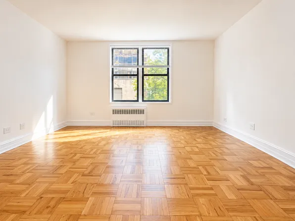 151 W 16th St APT 1E, New York, NY 10011