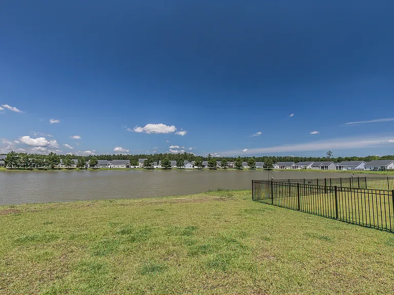 327 Fort Sullivan Dr — Photo 32