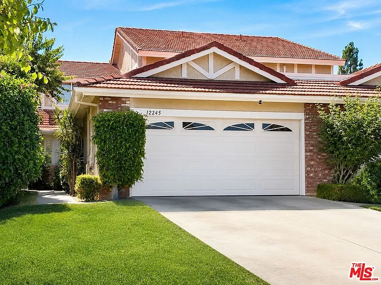 12245 Shady Hollow Ln — Photo 1