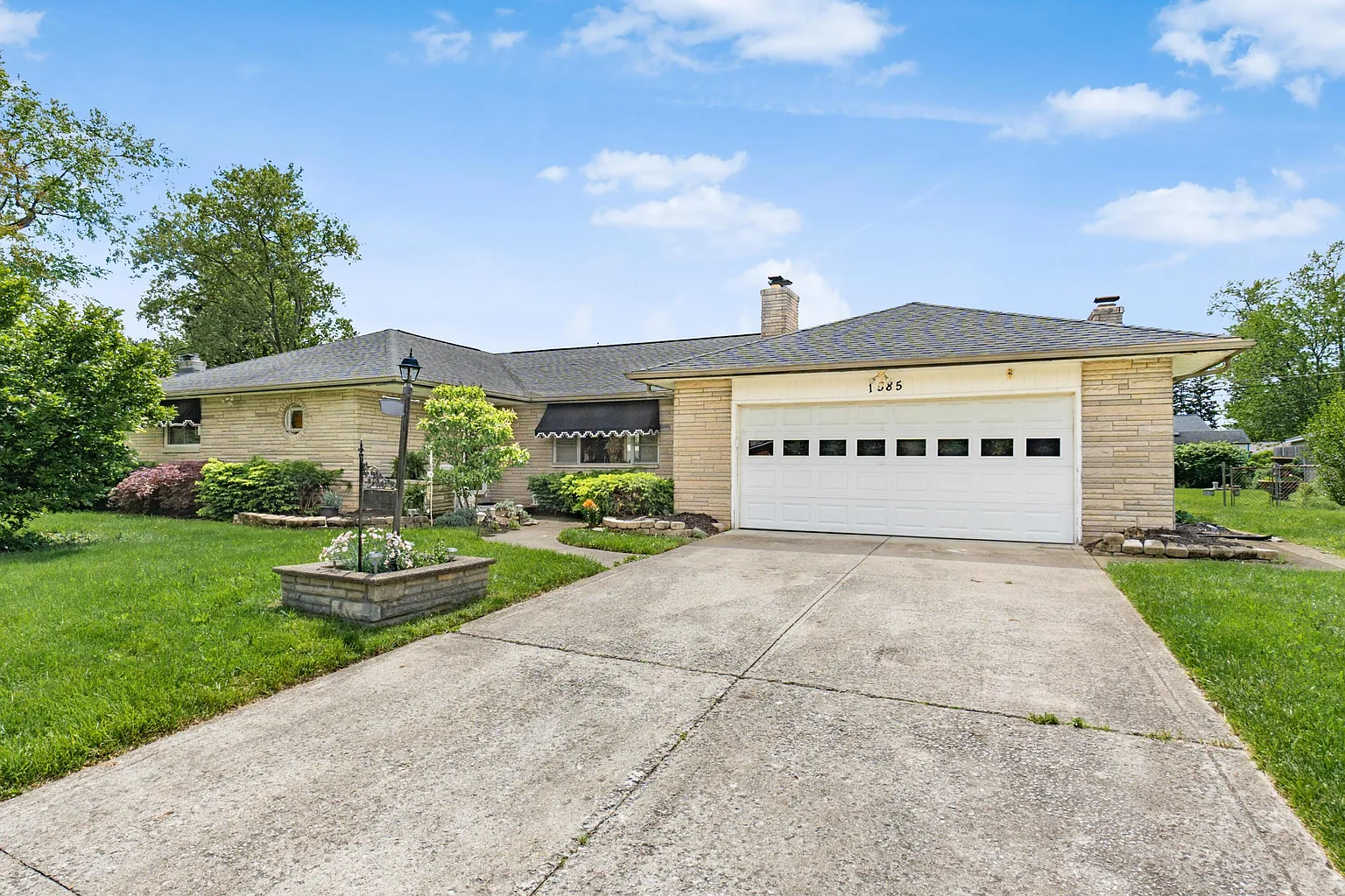 1585 Peace Pl photo 1