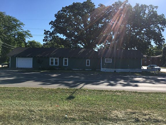 2nd image of 1112 W Glen Flora Ave