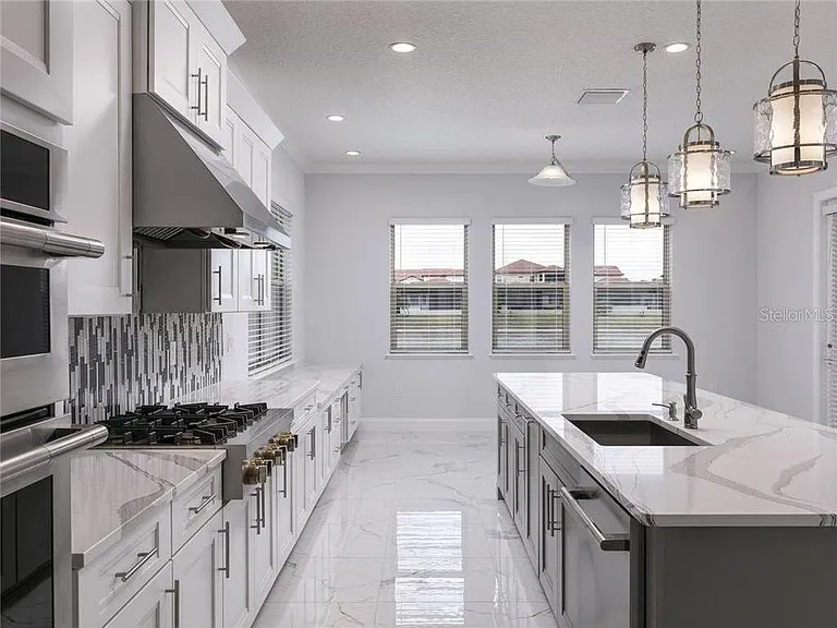 10511 Royal Cypress Way — Photo 1