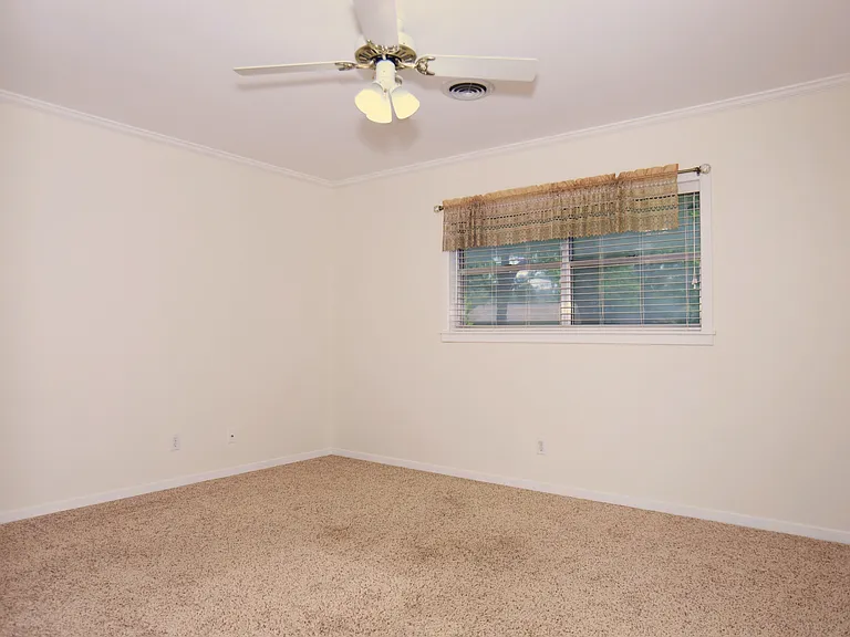 115 Irwin Rd — Photo 5