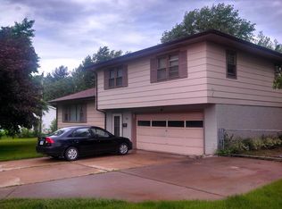801 Wylde Green Rd, Iowa City, IA 52246