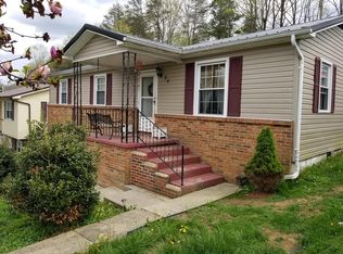 94 C St, Louisa, KY 41230