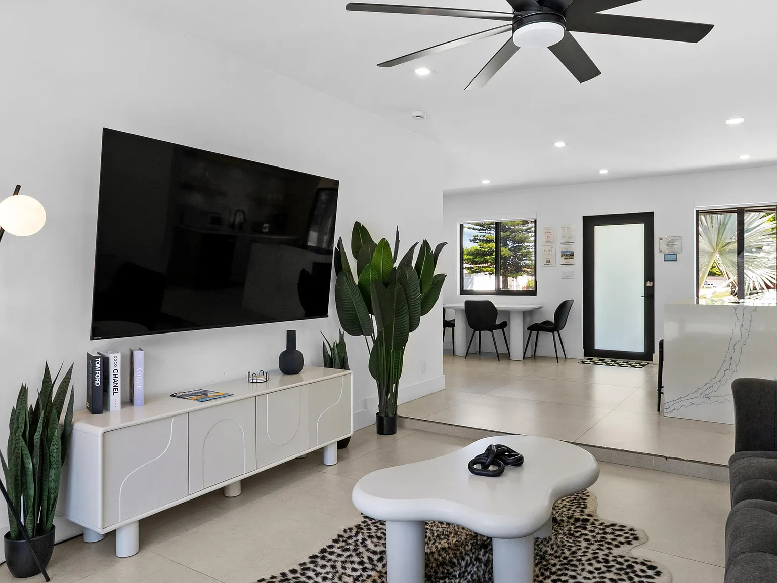 3 bed, 2.0 bath, 1346 sqft, $6,000 — Photo 3