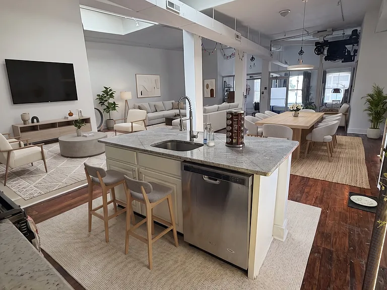 KICTCHEN AREA WITH ISLAND, MASSIVE SPACE FOR DINING TABLE AND POOL TABLE