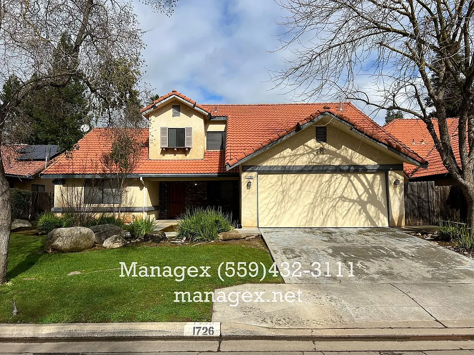 1726 E Ryan Ln