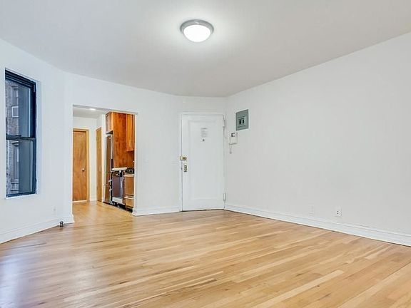 4th image of 215 E 84th St APT 4A