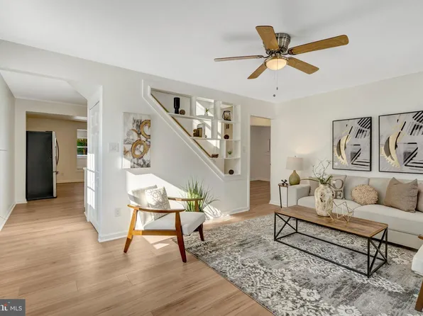 122 Scott Dr, Manassas Park, VA 20111