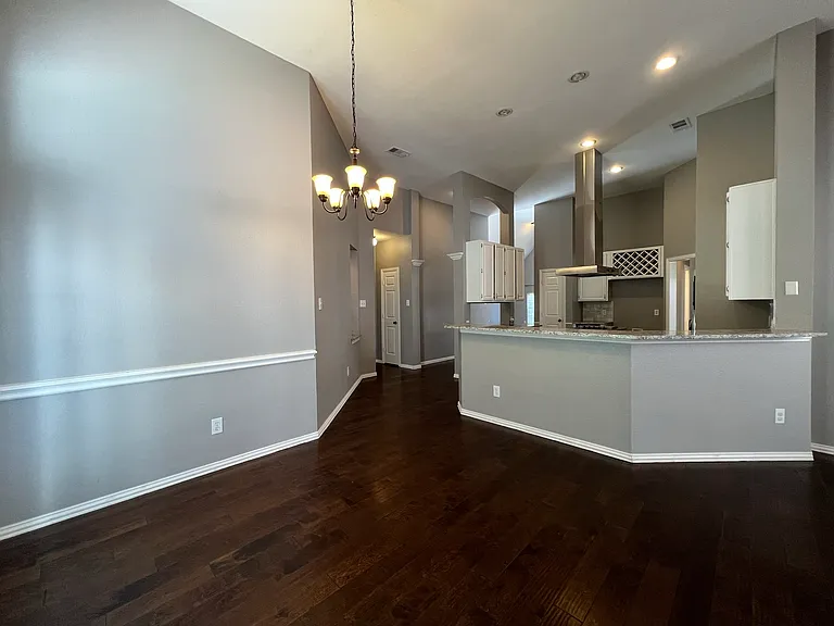 9811 Cliffside Dr — Photo 12