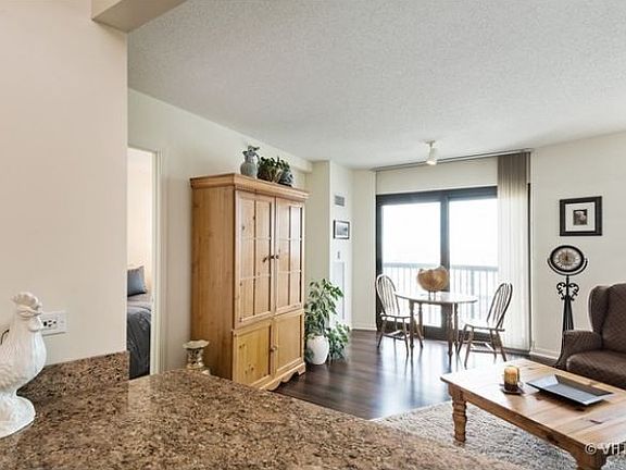 3rd image of 400 N Lasalle St #2712