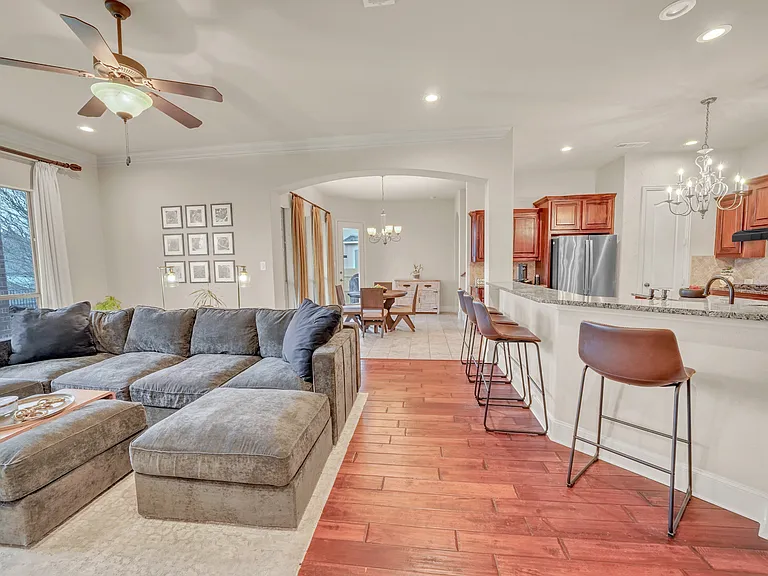 5048 Exposition Way — Photo 14