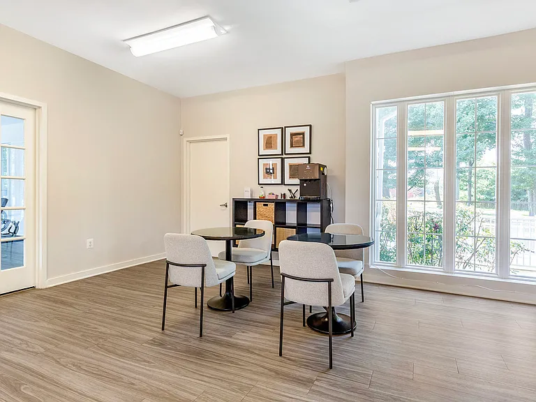 Annapolis Roads Apartments — Photo 10