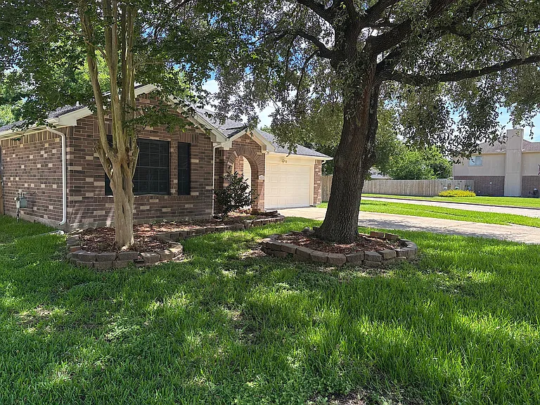 9217 Mohawk Dr — Photo 2