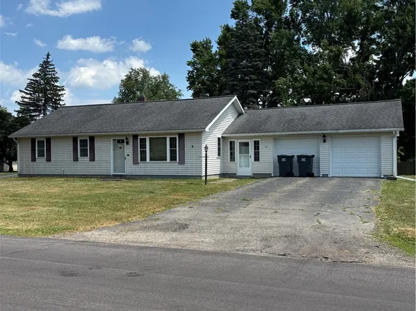12 Willow St, Big Flats, NY 14814