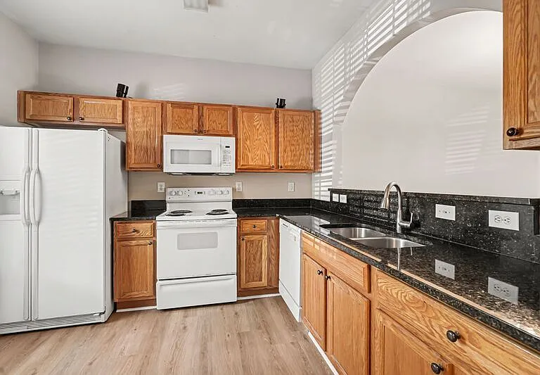 2224 Winthrop Chase Dr — Photo 6