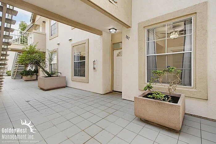 2 bed, 2.0 bath, 831 sqft, $2,895 — Photo 2