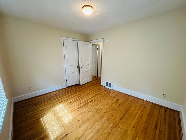 1011 Draper Rd SW — Photo 10