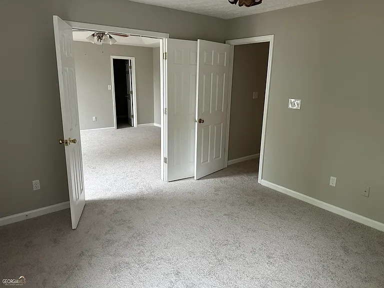 1133 Hawthorn Ln — Photo 8