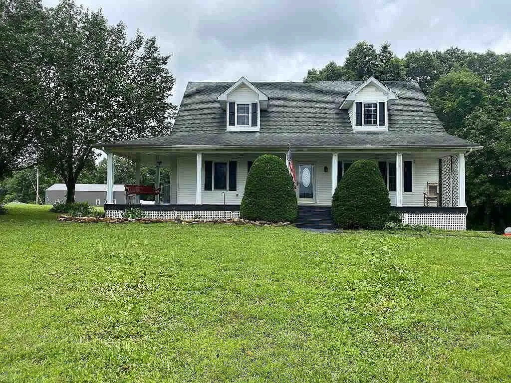952 Edwards Rd photo 1