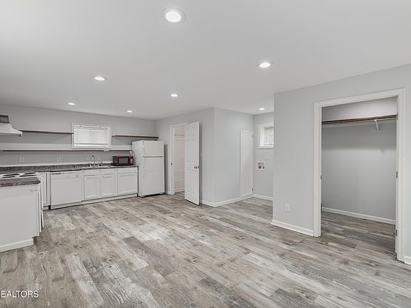 5th image of 1243 Iredell Ave