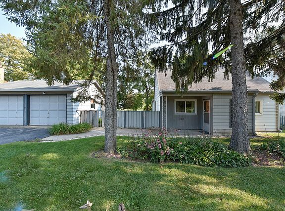 2nd image of 115 E Hawthorne Dr