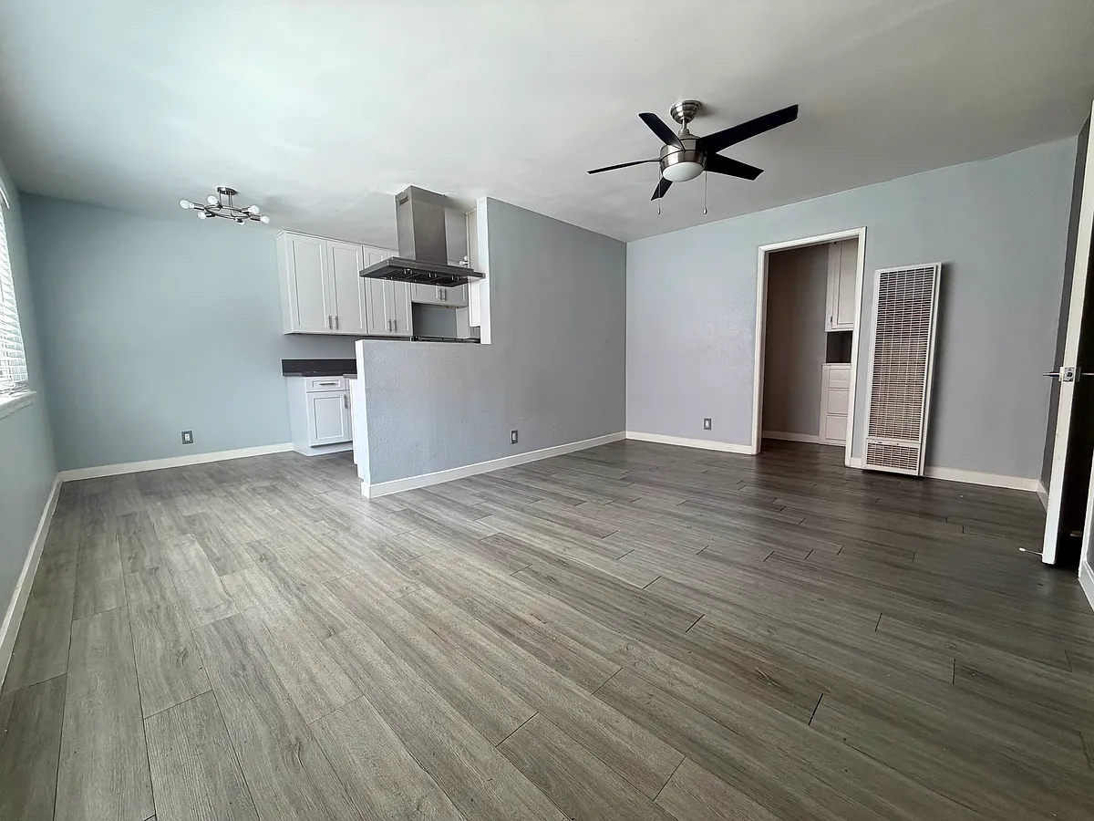 Building Photo - 611 Walnut Ave #5