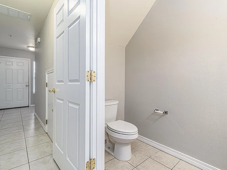 100 Corwin Dr — Photo 16