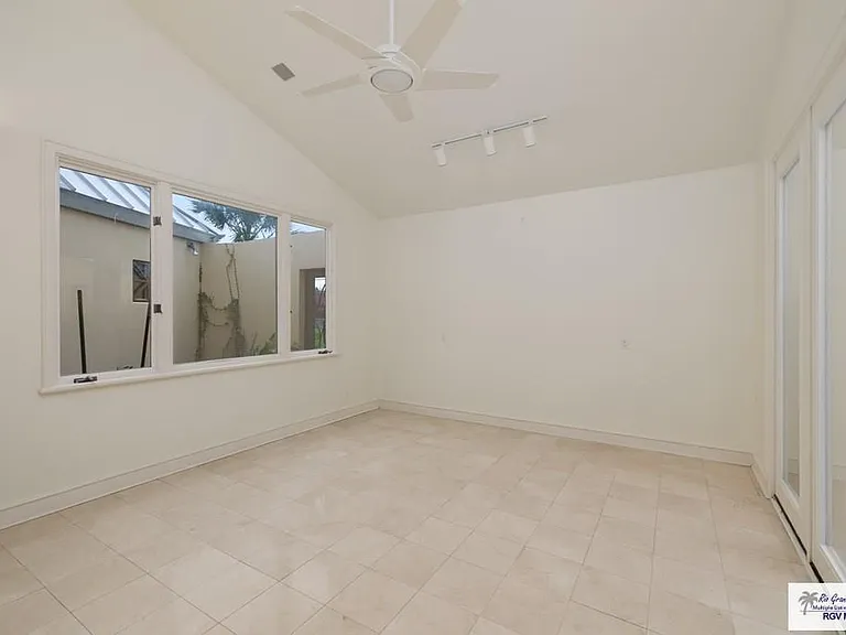 3201 Lazy Lake Dr — Photo 21