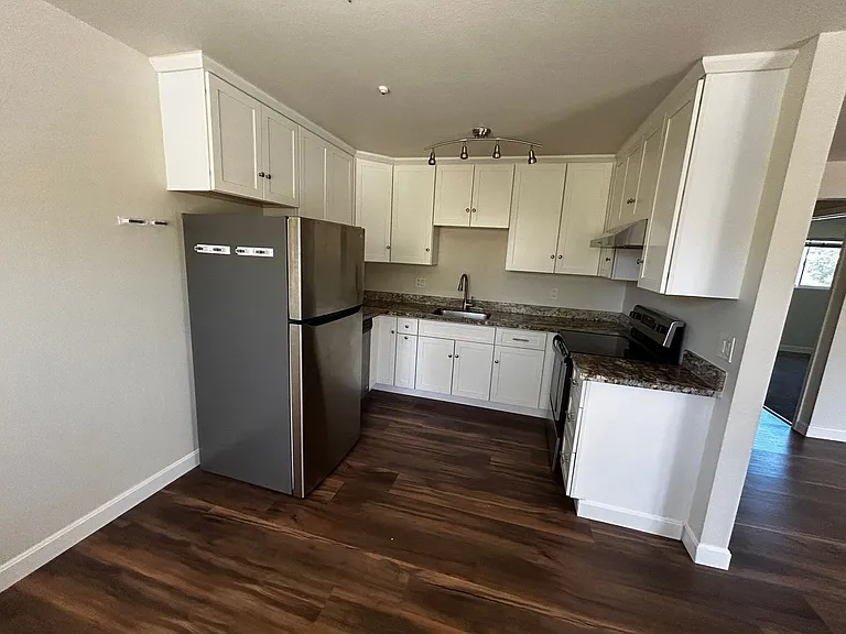 1135 Slater St — Photo 5