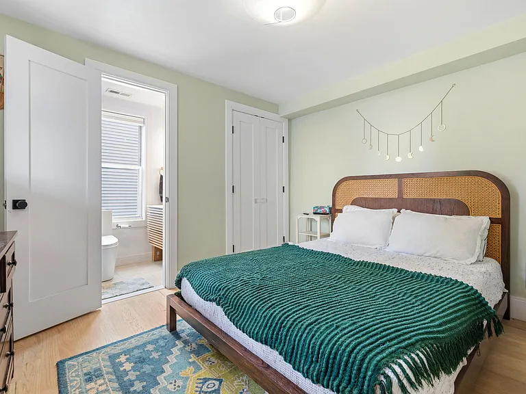 92 Chelsea St #2 — Photo 6
