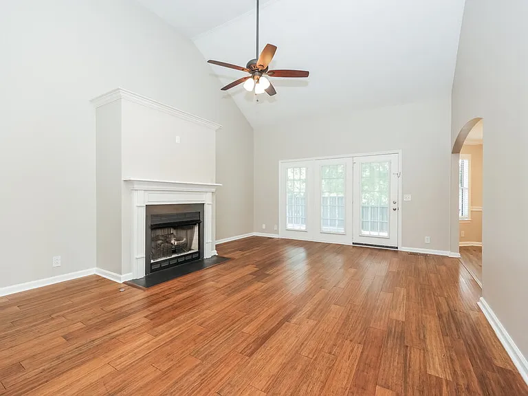 6381 Paddington Way — Photo 4