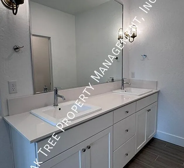 978 Lester Ave — Photo 15