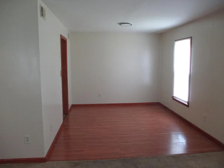 933 Fairborn Cir — Photo 9