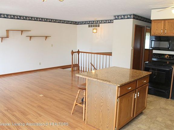 4th image of 272 Bonnie Brook Dr #19