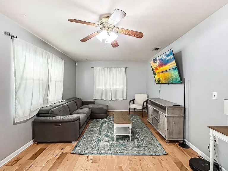10904 Temple Ave — Photo 4