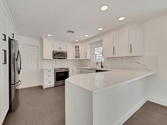 4th image of 36 Nidzyn Ave